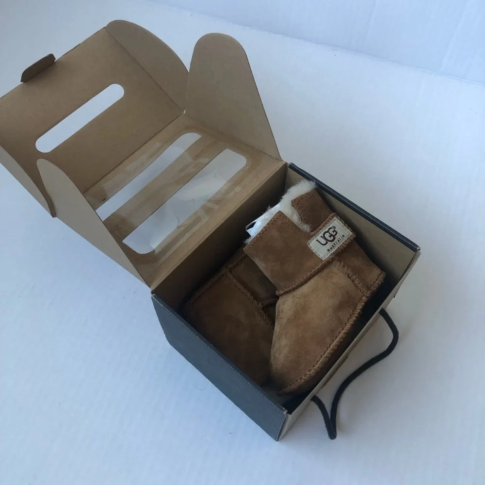 Baby size small Ugg Boots - Picture 5 of 9